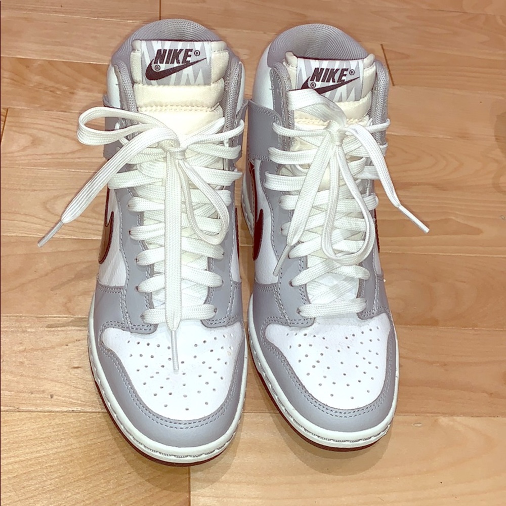 Nike Womens Size 6 Wedge Wolf Grey Black White